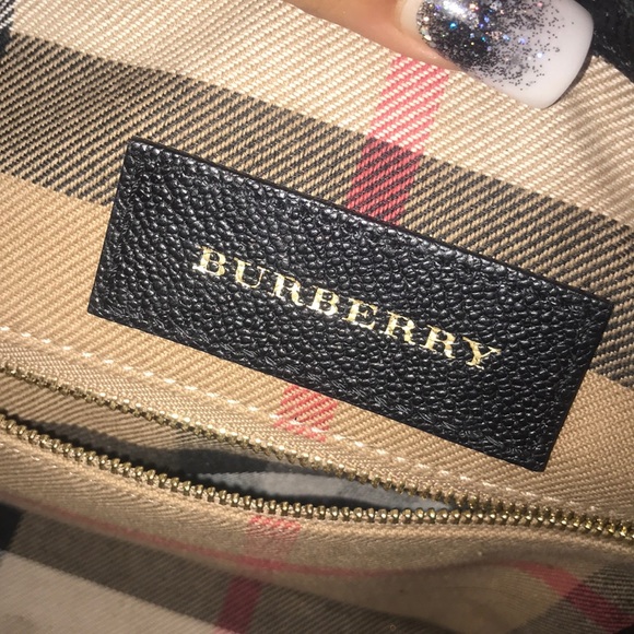 Black n gold Burberry side shoulder - Picture 3 of 4